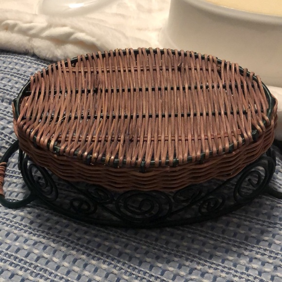 EUC Vesture Corporation Stoneware From Portugal In A Sturdy Woven Wired Basket - Picture 6 of 10
